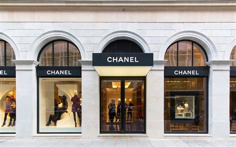 Omnicom Media Group Wins Chanel Business 